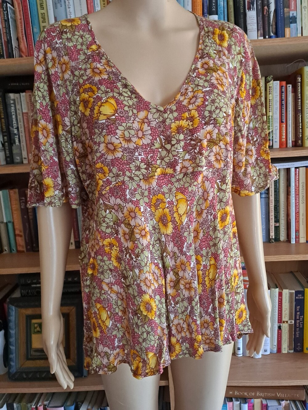 Rose & Thyme Floral V-Neck Hi Lo Top in Yellow and Pink